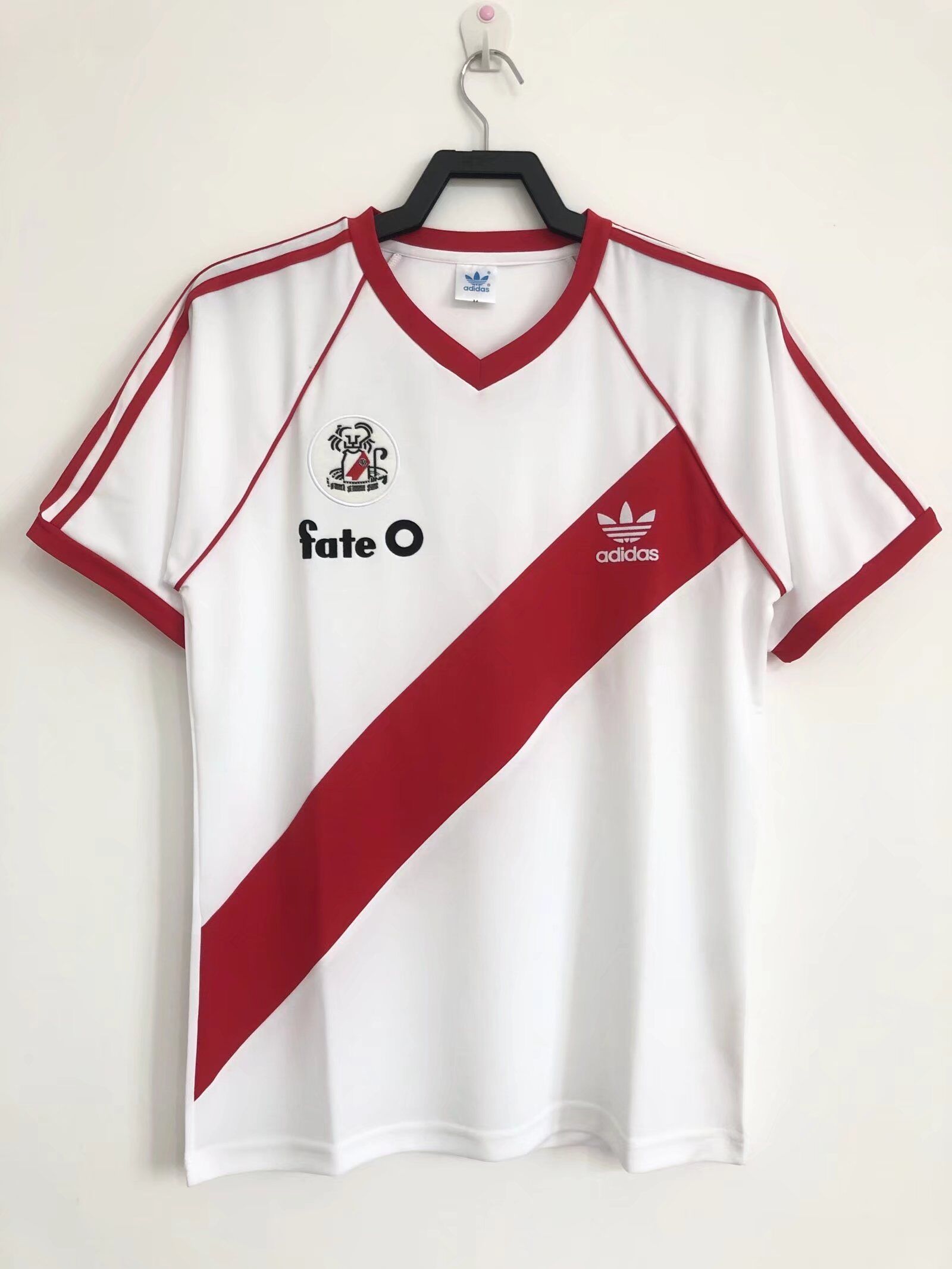 93eba2d4058c657097774bf1f9fd49ec.jpg Vintage Soccer Jersey River Plate Home 1986 - Image 1